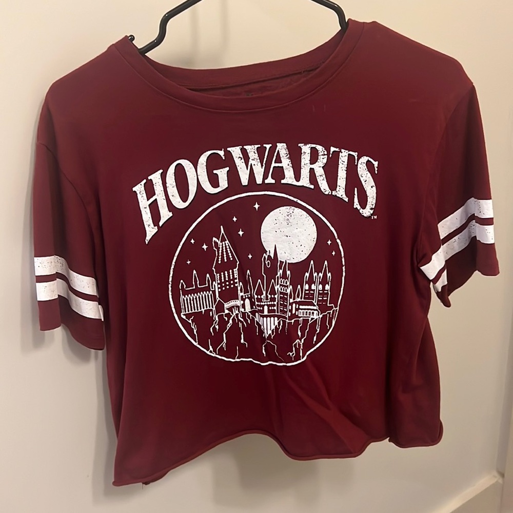 Hogwarts cropped tee